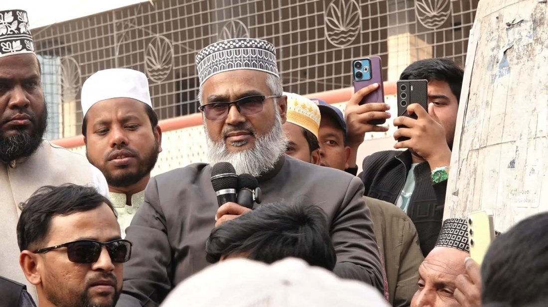 বিক্ষোভ সমাবেশে বক্তব্য দিচ্ছেন মাওলানা আবুল হাশেম