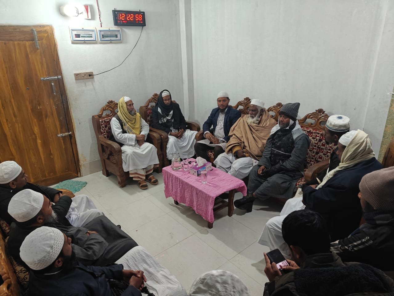 খেলাফত মজলিসের প্রার্থী মাওলানা আইয়ুব বিন মূসার বাসভবনে অনুষ্ঠিত মতবিনিময় সভা  । ছবি সংগৃহীত